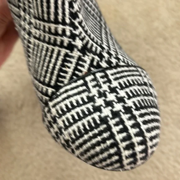 Stylish Black and White Heeled Boots🐼 - Picture 4 of 7